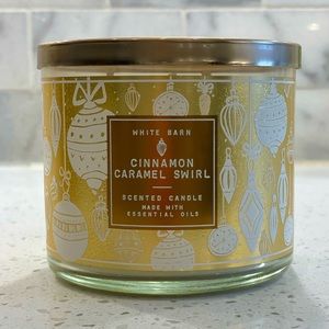 NWT White Barn candle. Cinnamon Caramel Swirl scent. New in box